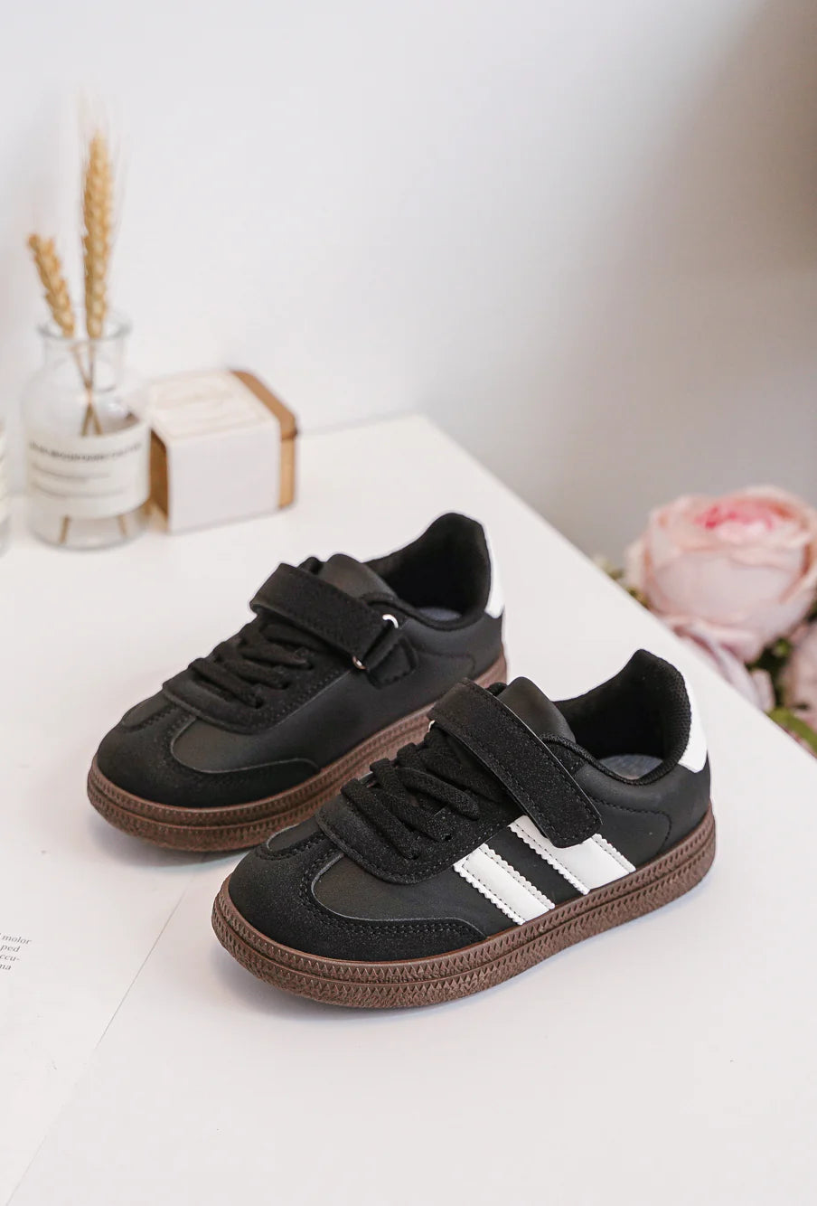 Sneakers con velcro per bambini – Scarpe sportive per bambini – Comode e leggere – Nero e bianco