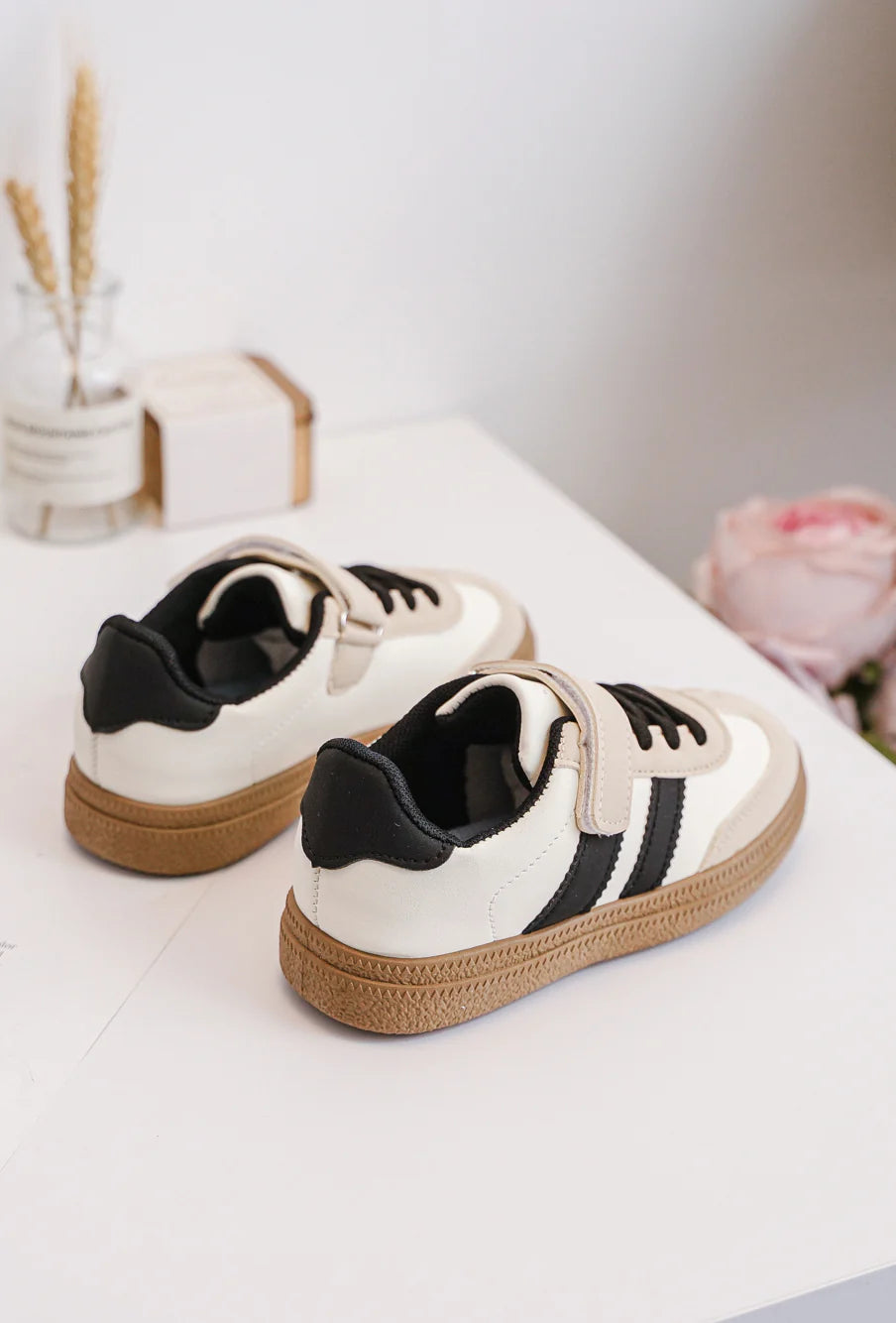 Sneakers con velcro per bambini – Scarpe sportive per bambini – Comode e leggere – Beige e nero