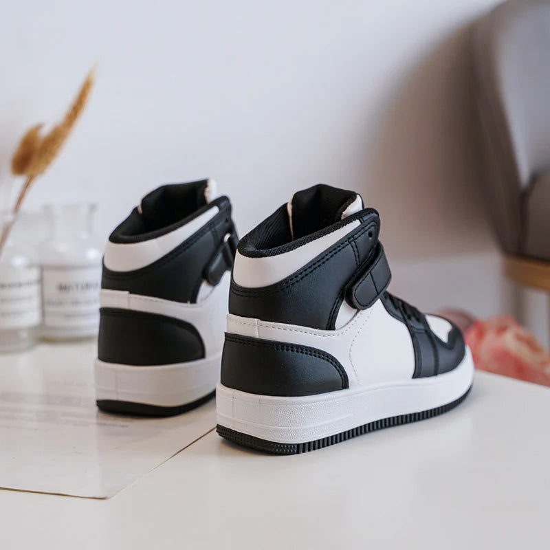 Sneakers alte per bambini con chiusura in velcro – Scarpe per bambini – Comode e leggere – Nero e bianco