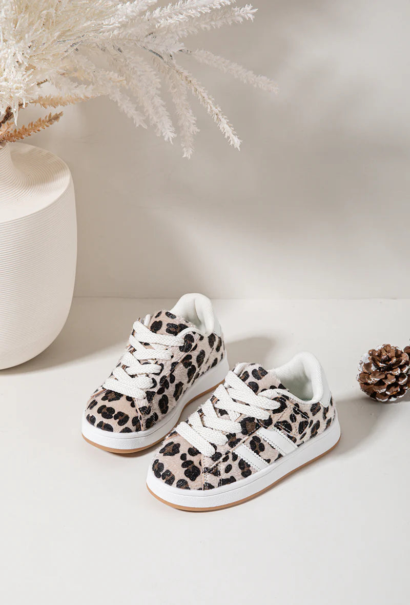 Sneakers con lacci per bambini con stampa leopardata nei colori beige e bianco: scarpe comode ed eleganti per tutti i giorni