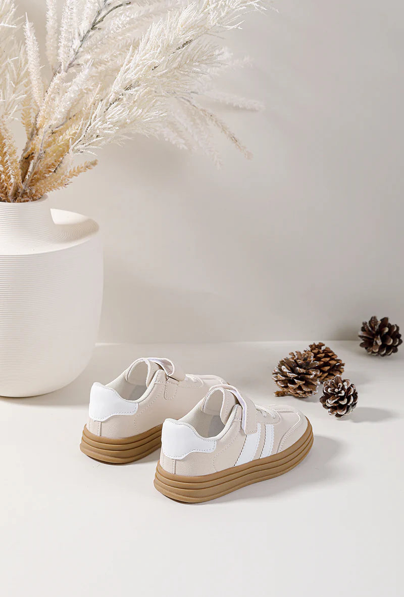 Sneakers beige per bambini con strisce bianche – Suola spessa color cammello – Scarpe per bambini