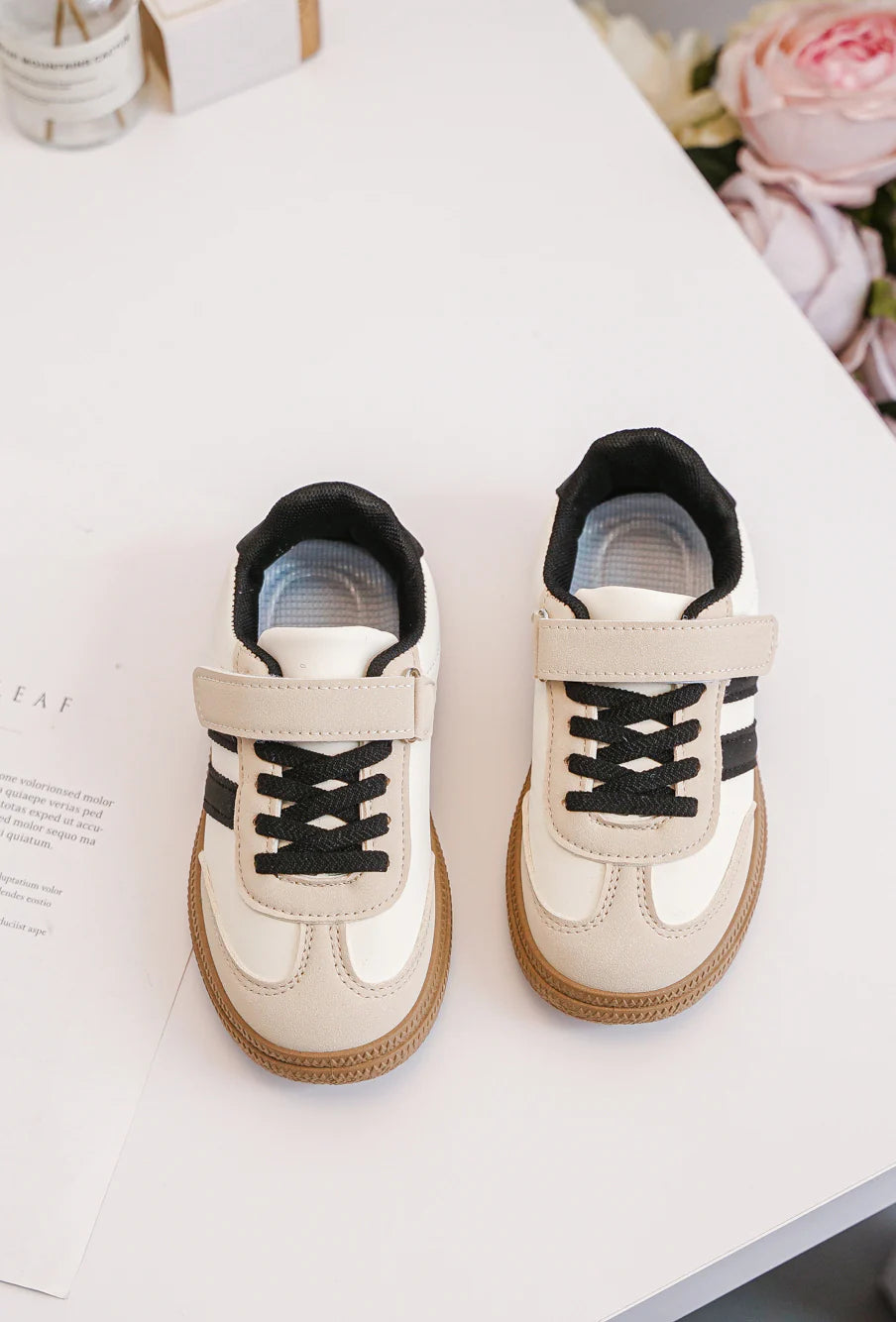 Sneakers con velcro per bambini – Scarpe sportive per bambini – Comode e leggere – Beige e nero