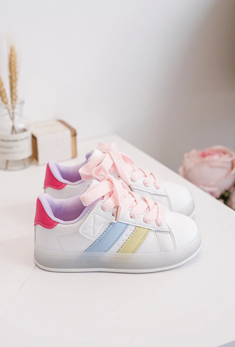 Sneakers con lacci per bambini – Scarpe per bambini – Comode e leggere – Bianco/Multicolore pastello