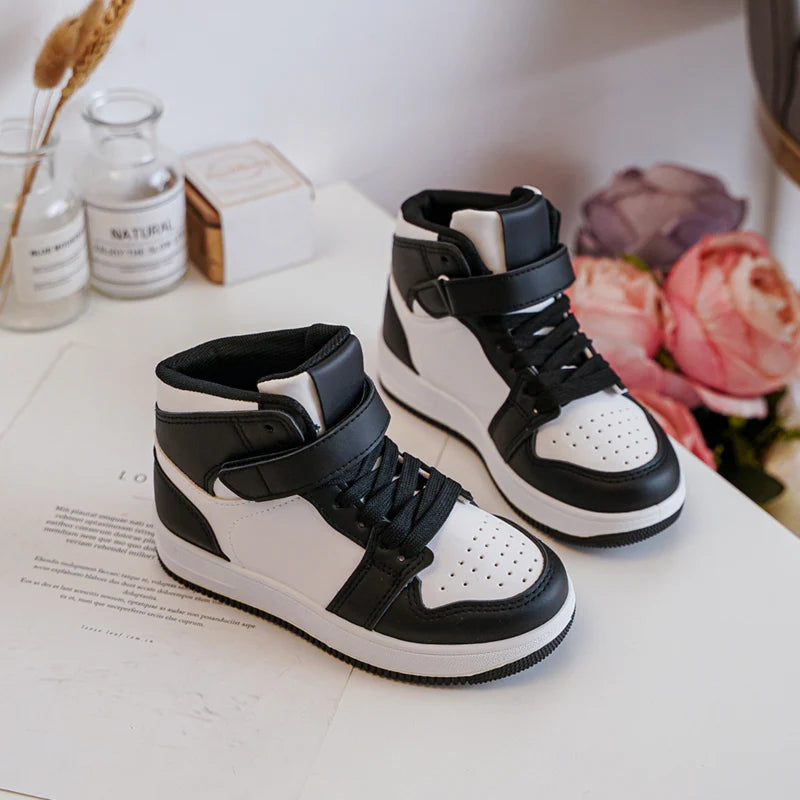 Sneakers alte per bambini con chiusura in velcro – Scarpe per bambini – Comode e leggere – Nero e bianco