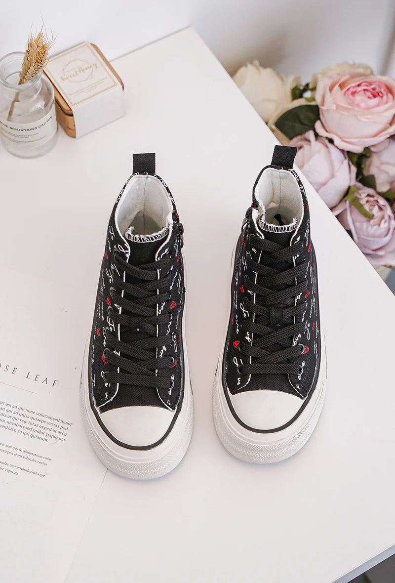 Sneakers alte nere per bambini con lacci – Motivo a cuore e scritta “I love you”, suola spessa in stile streetwear