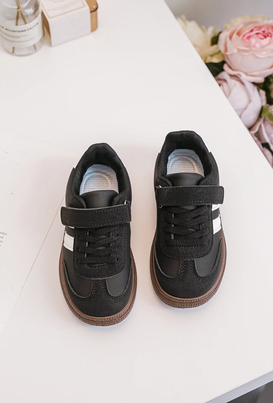 Sneakers con velcro per bambini – Scarpe sportive per bambini – Comode e leggere – Nero e bianco