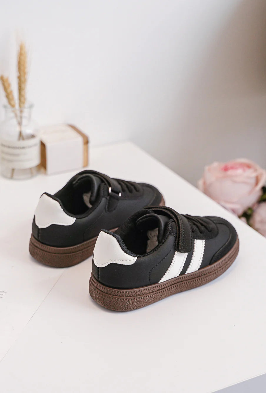 Sneakers con velcro per bambini – Scarpe sportive per bambini – Comode e leggere – Nero e bianco