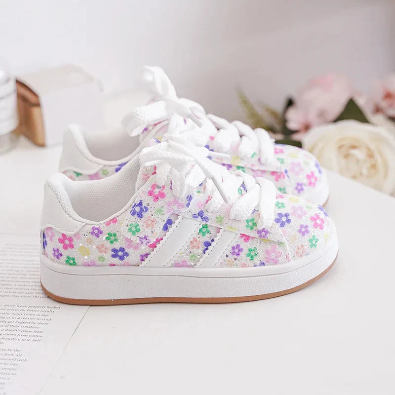 Sneakers con velcro per bambini – Scarpe per bambini – Comode e leggere – Bianche con motivi a cuori colorati