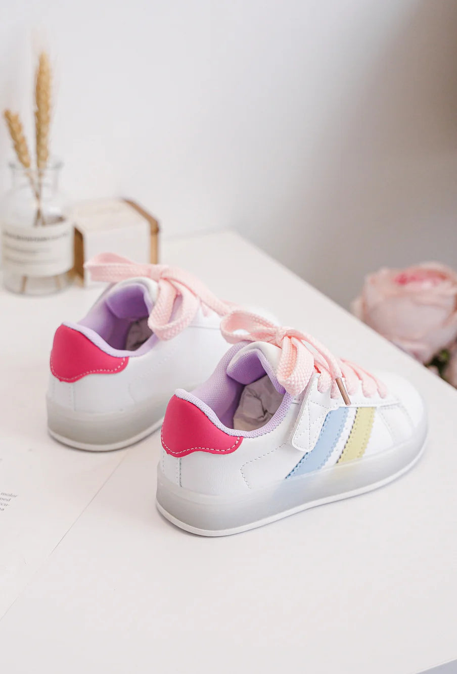 Sneakers con lacci per bambini – Scarpe per bambini – Comode e leggere – Bianco/Multicolore pastello