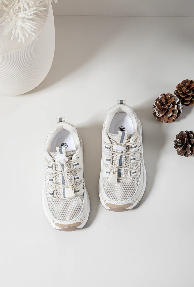 Sneakers con lacci per bambini – Scarpe sportive per bambini – Comode e leggere – Beige e bianco