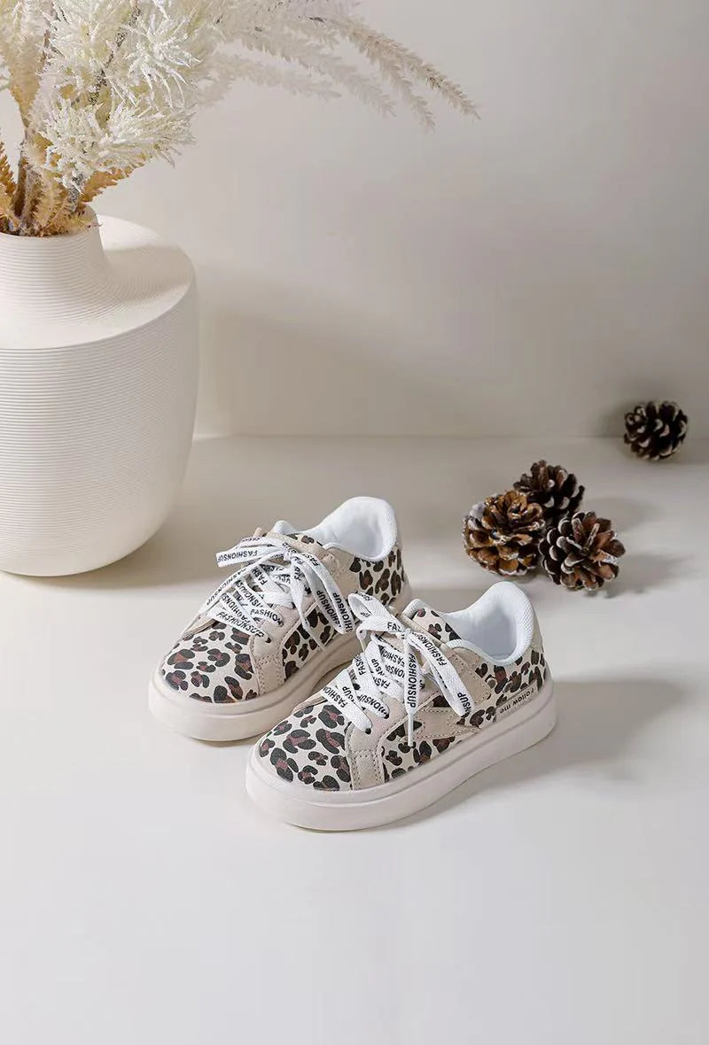 Sneakers con lacci per bambini – Scarpe per bambini – Comode e leggere – Stampa leopardata beige