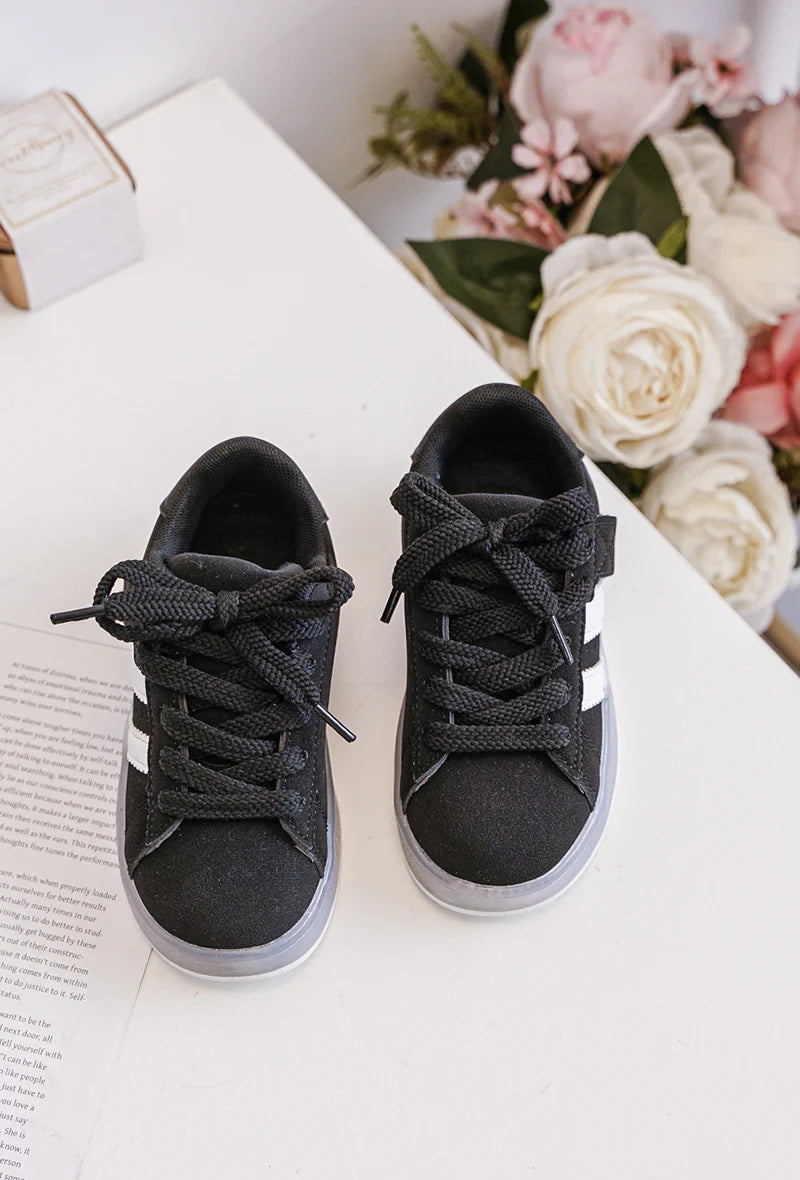 Sneakers luminose per bambini con lacci – Scarpe LED per bambini – Comode e leggere – Nere