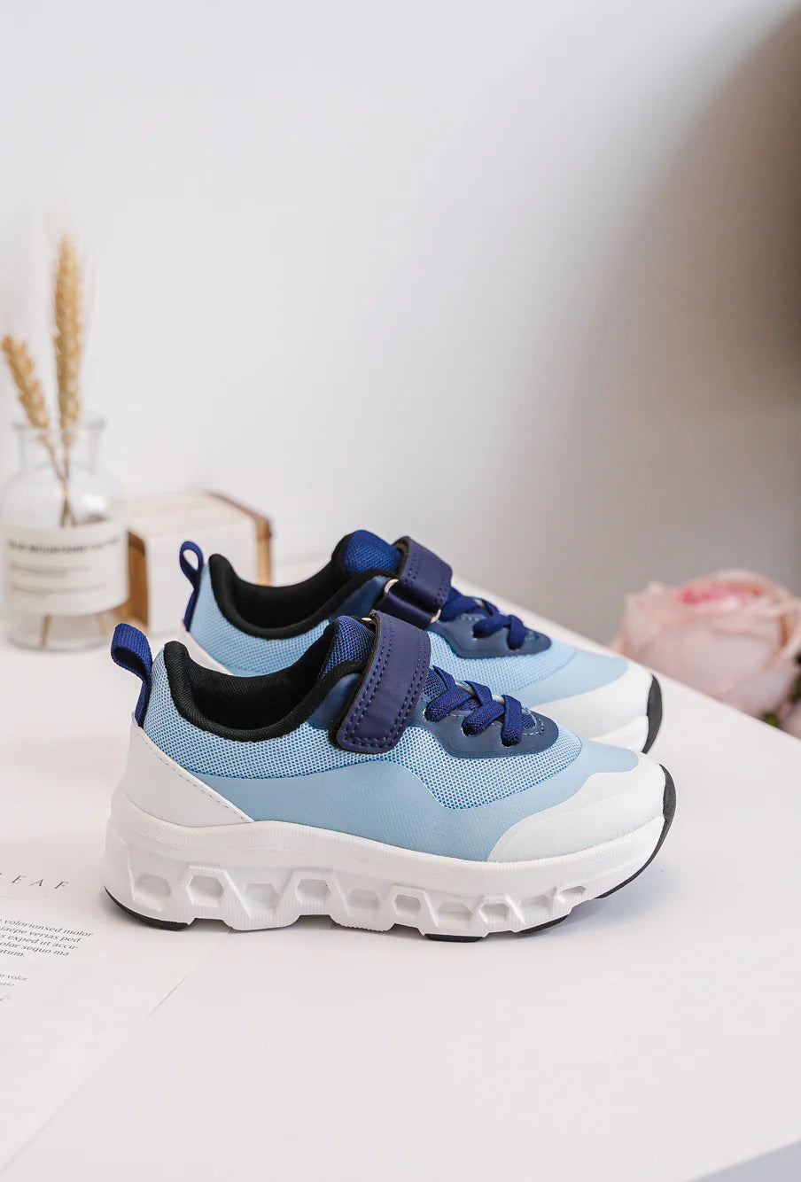 Sneakers con velcro per bambini – Scarpe sportive per bambini – Comode e leggere – Azzurro e blu navy