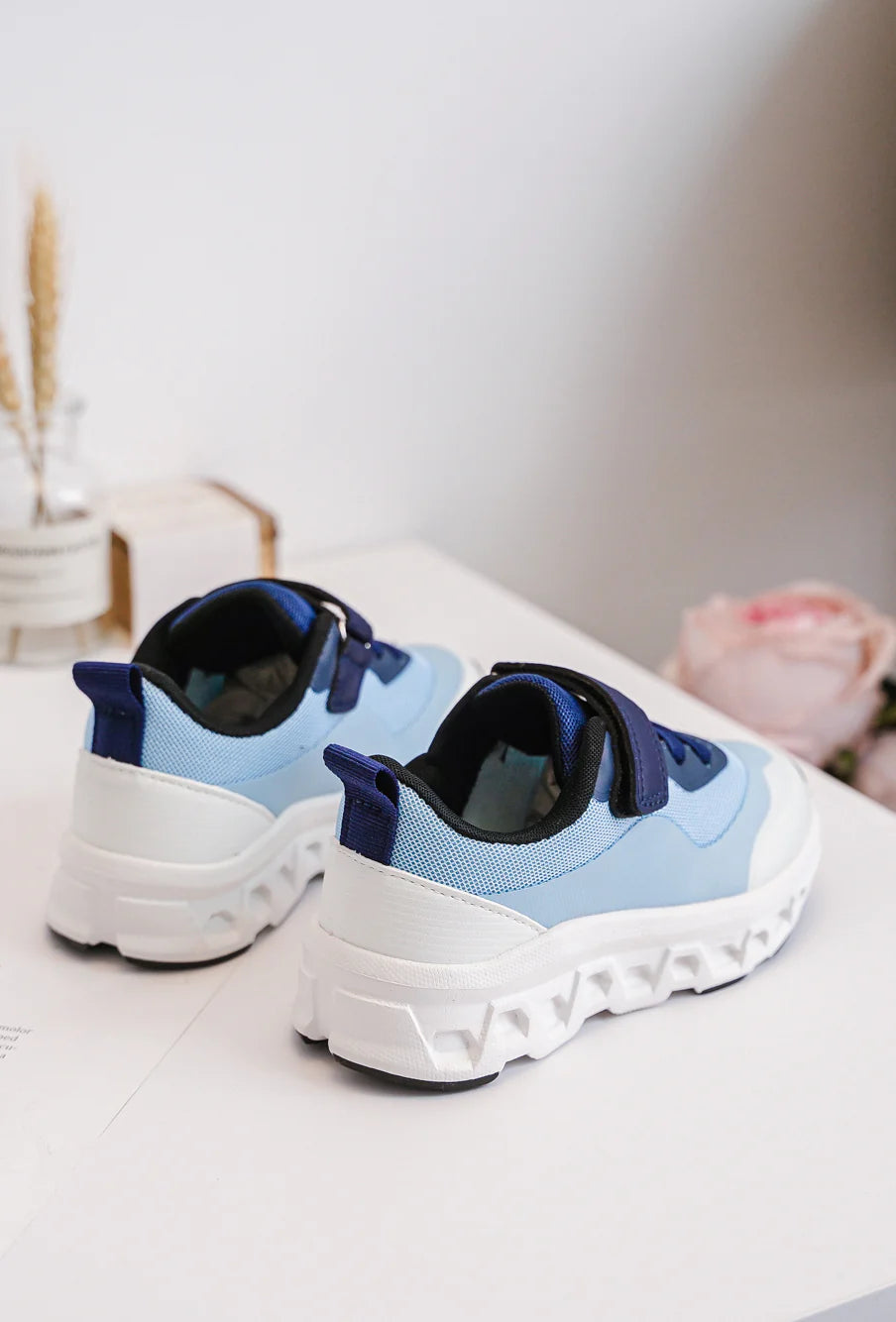 Sneakers con velcro per bambini – Scarpe sportive per bambini – Comode e leggere – Azzurro e blu navy