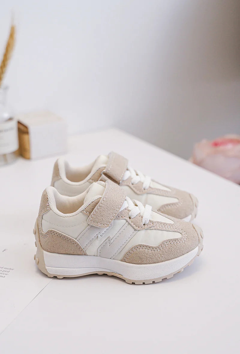 Sneakers con velcro per bambini – Scarpe sportive per bambini – Comode e leggere – Beige e bianco