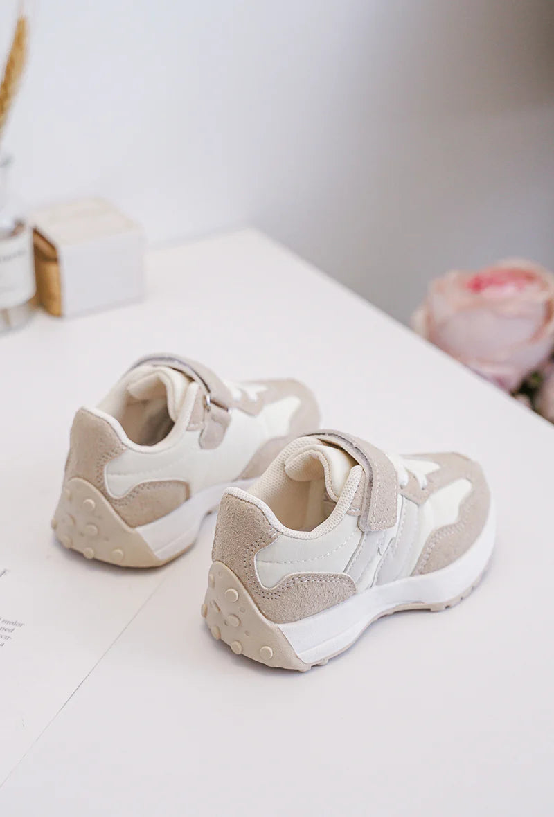 Sneakers con velcro per bambini – Scarpe sportive per bambini – Comode e leggere – Beige e bianco