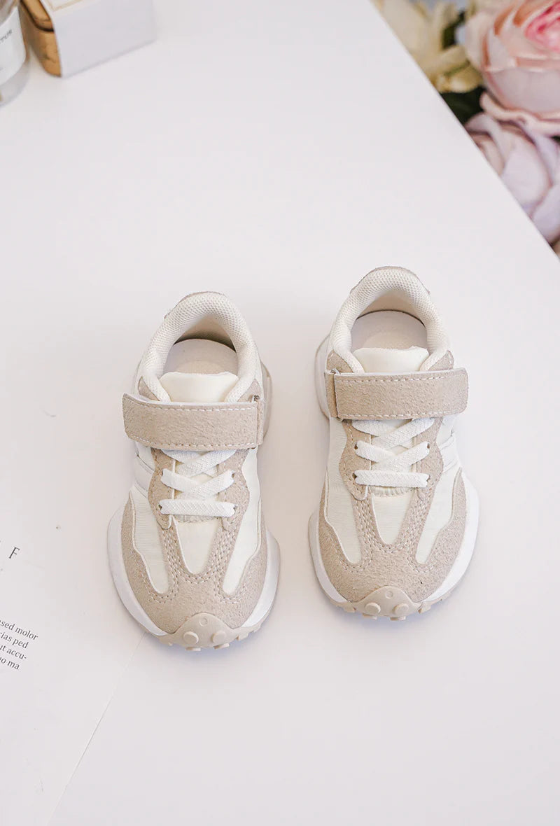 Sneakers con velcro per bambini – Scarpe sportive per bambini – Comode e leggere – Beige e bianco